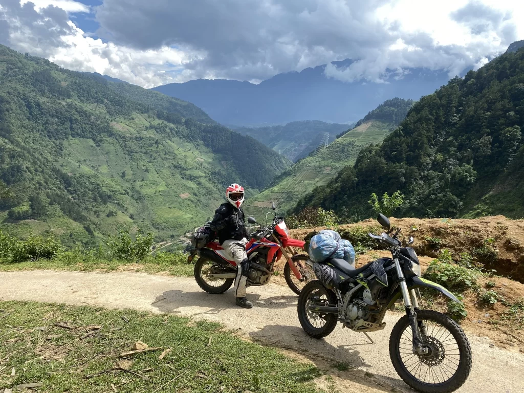 Backroad on the way from Ta Xua to Tram Tau